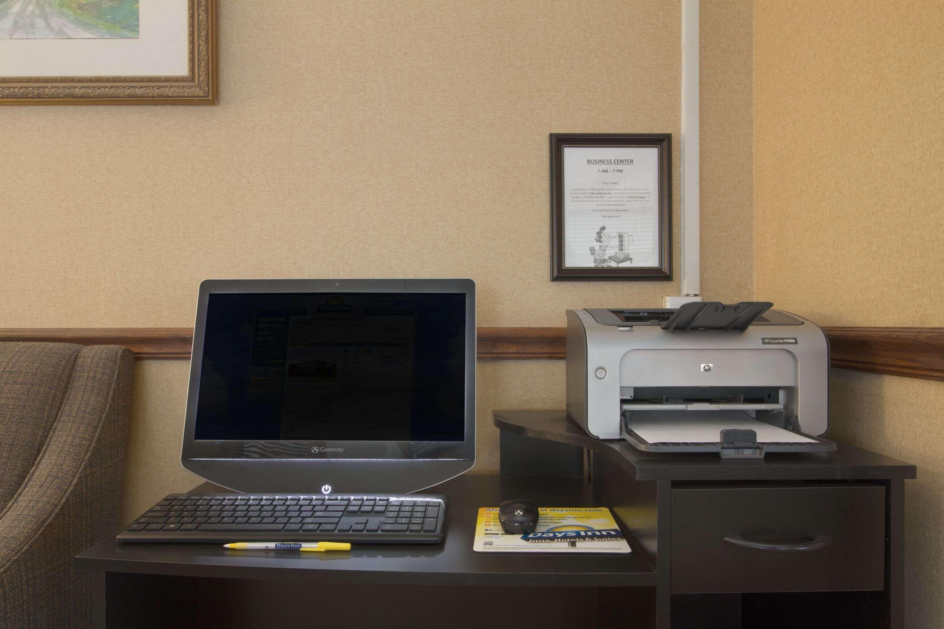 Days Inn By Wyndham Seneca-Clemson Bagian luar foto
