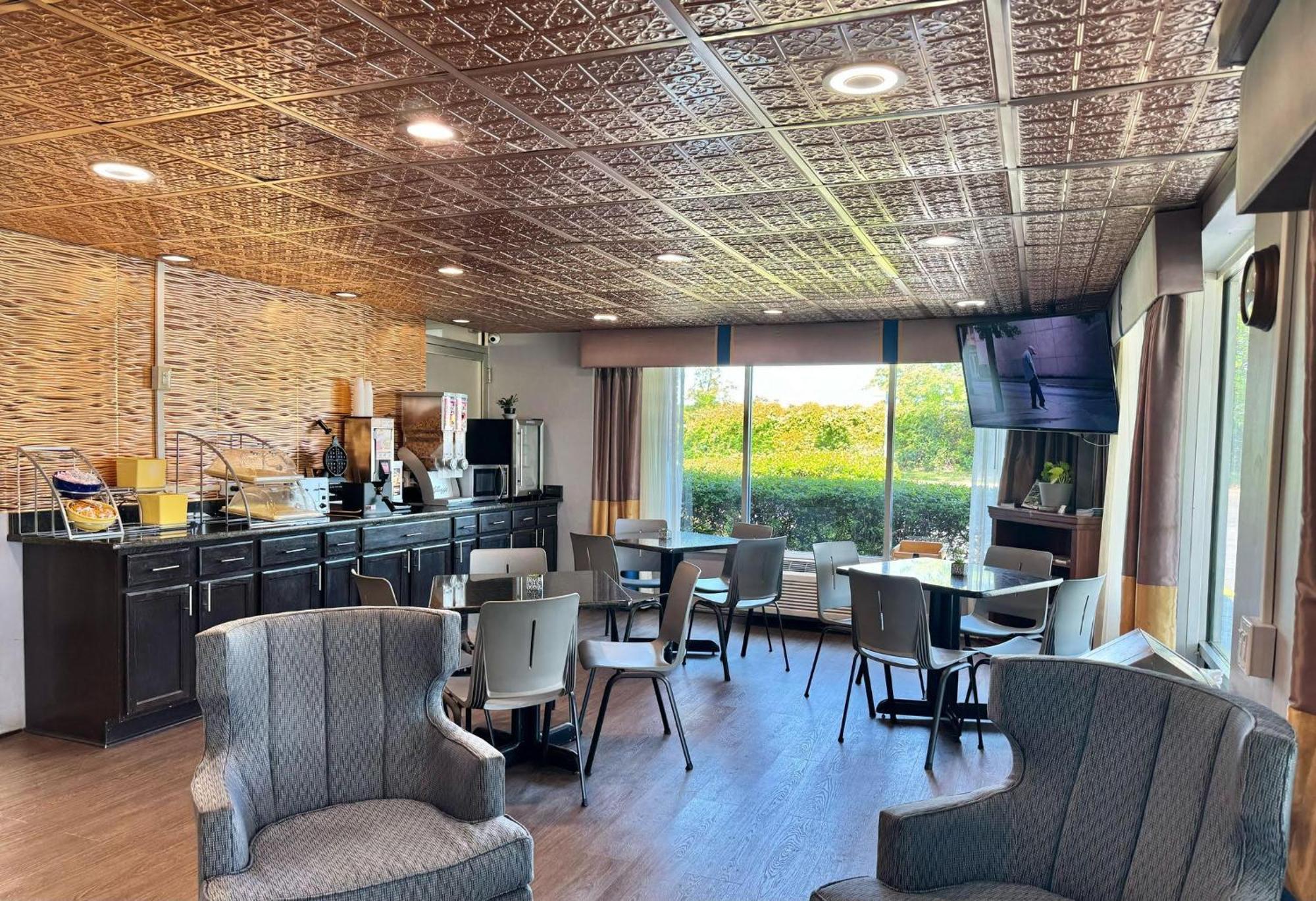 Days Inn By Wyndham Seneca-Clemson Bagian luar foto