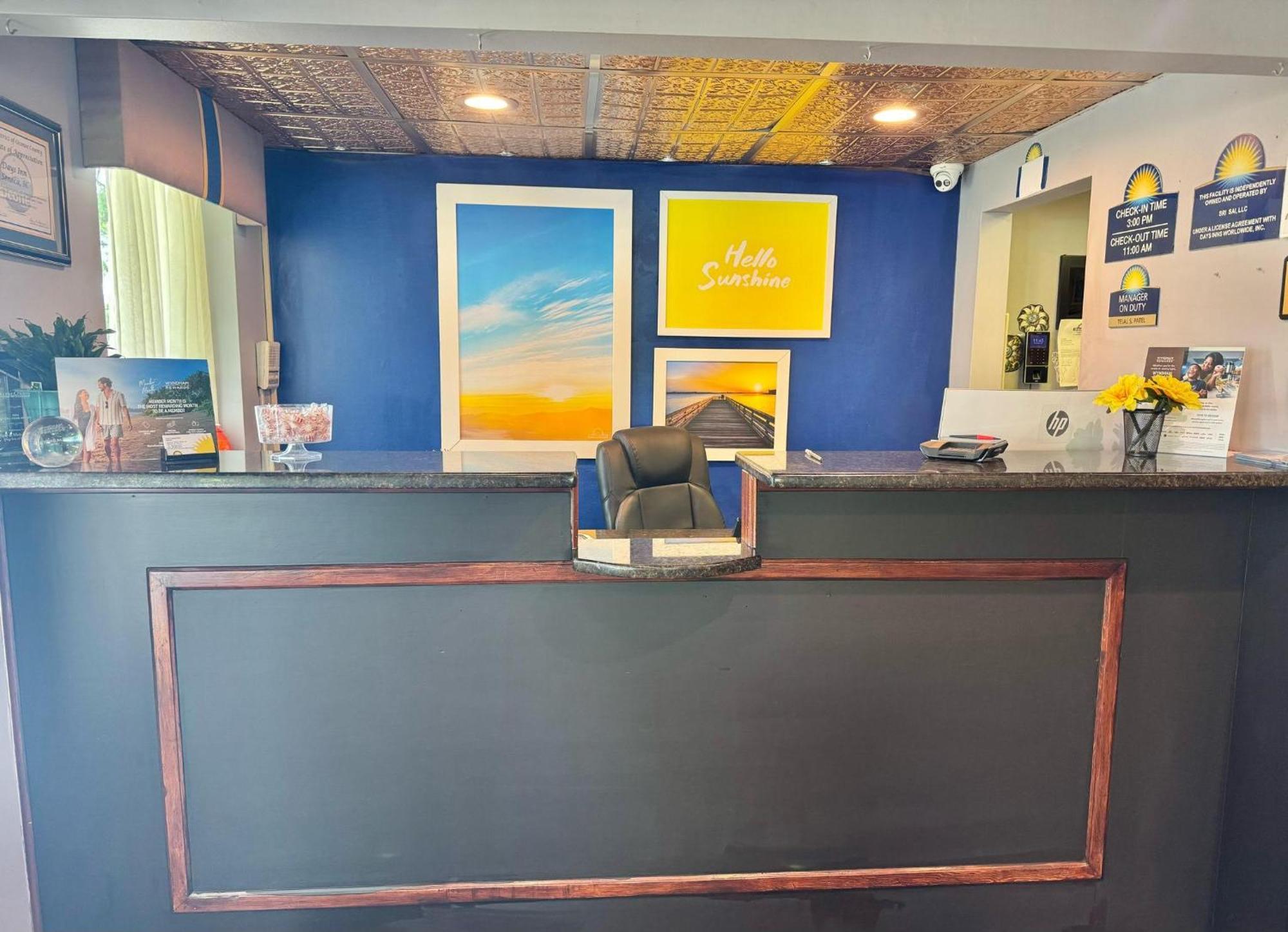 Days Inn By Wyndham Seneca-Clemson Bagian luar foto
