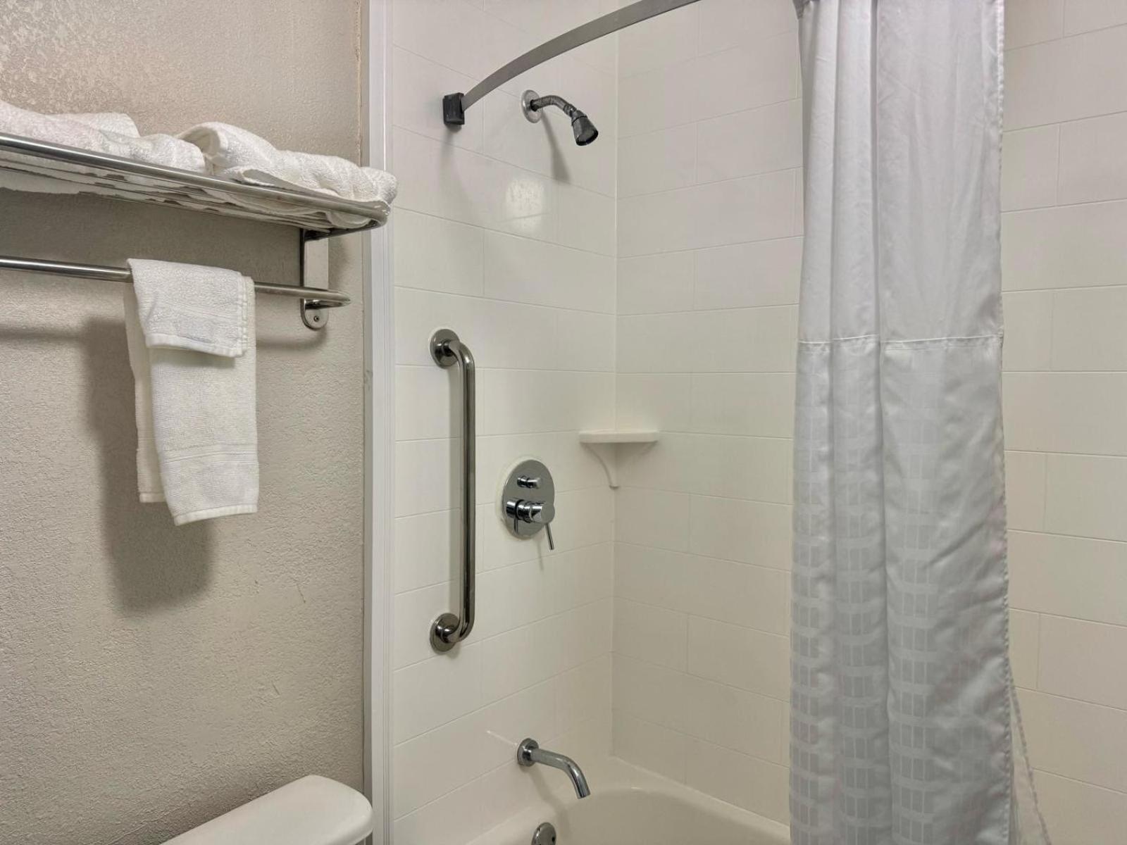 Days Inn By Wyndham Seneca-Clemson Bagian luar foto