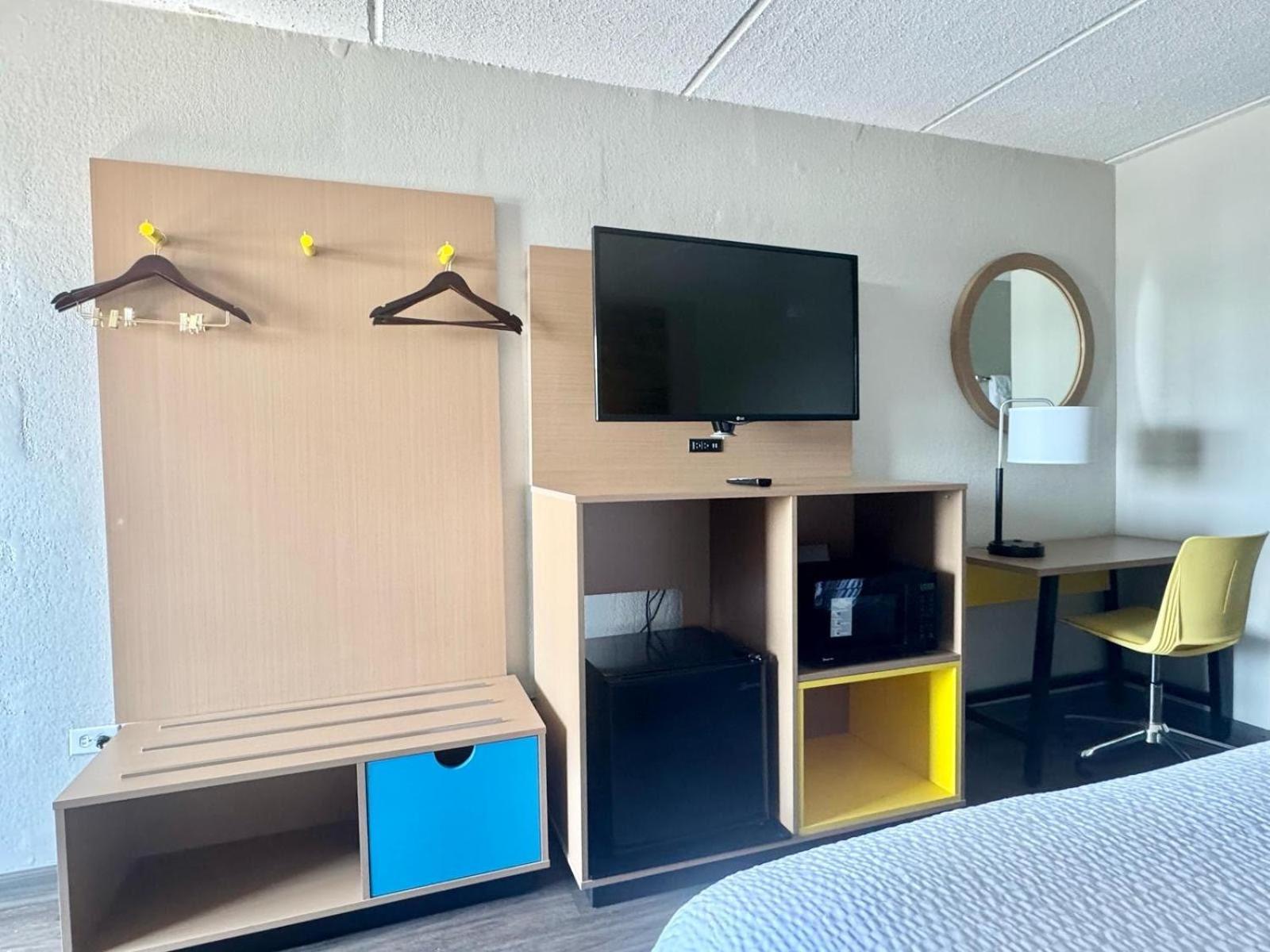 Days Inn By Wyndham Seneca-Clemson Bagian luar foto
