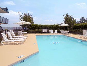 Days Inn By Wyndham Seneca-Clemson Bagian luar foto