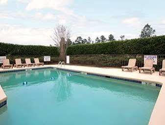 Days Inn By Wyndham Seneca-Clemson Bagian luar foto
