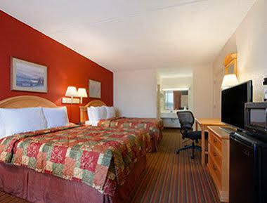 Days Inn By Wyndham Seneca-Clemson Bagian luar foto
